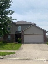 Building Photo - 2206 Bay Brook Dr