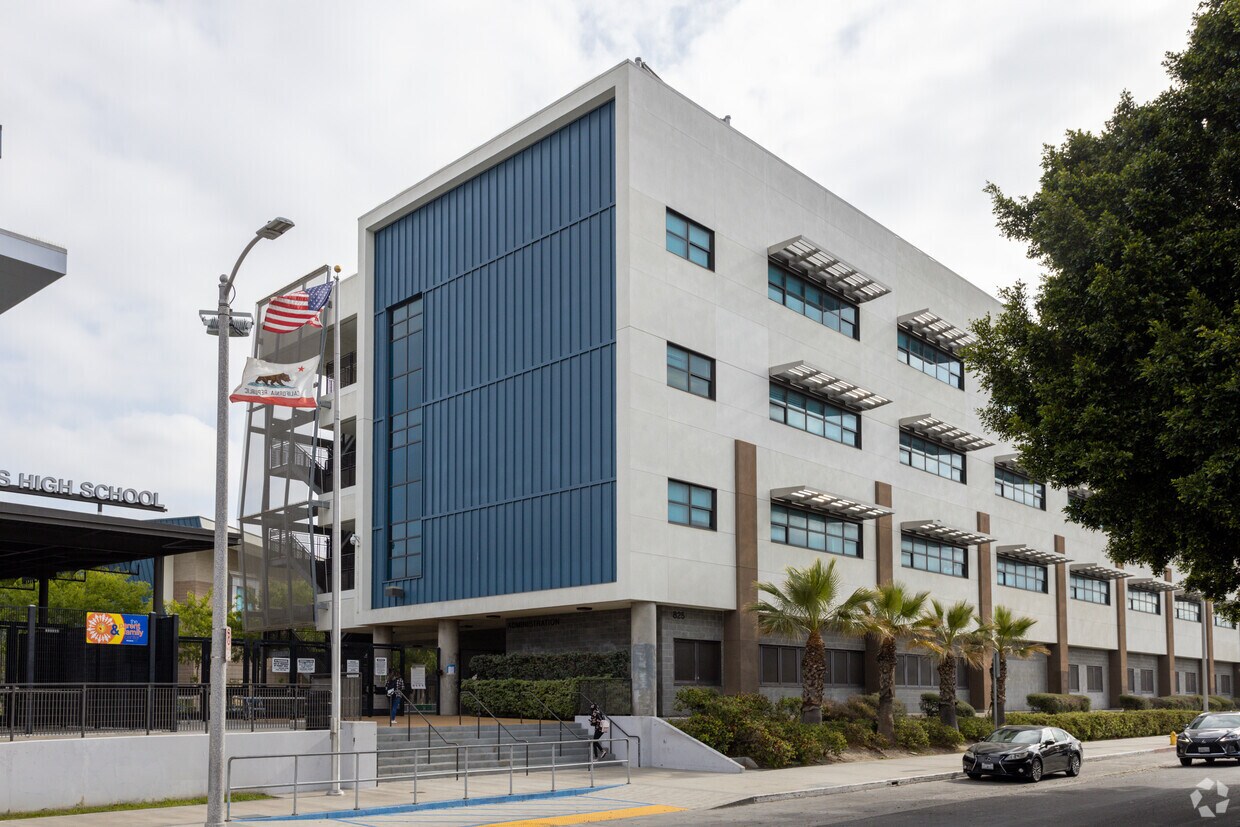 04/2022 - 831 W 60th St