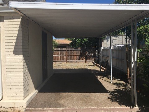 Building Photo - 144 Drake Ave