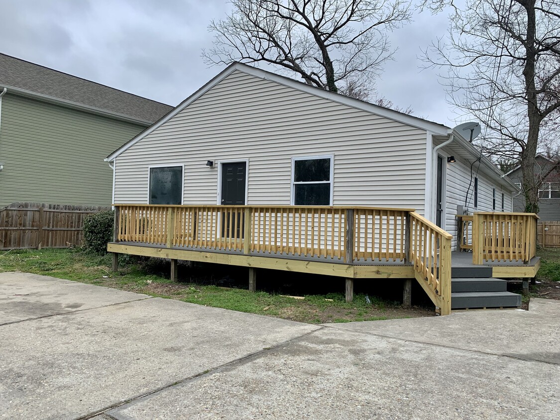 Primary Photo - 210 Chamberlin Ave W