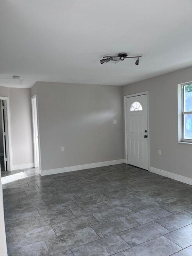 Foto del edificio - 8760 Lyndall Ln