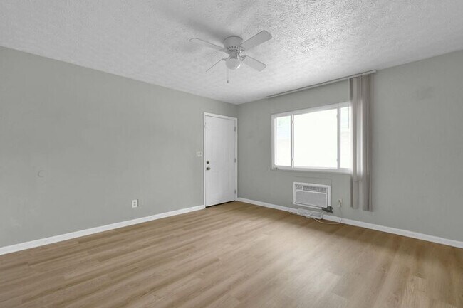 Foto del edificio - 1731-1731 Elaine Rd