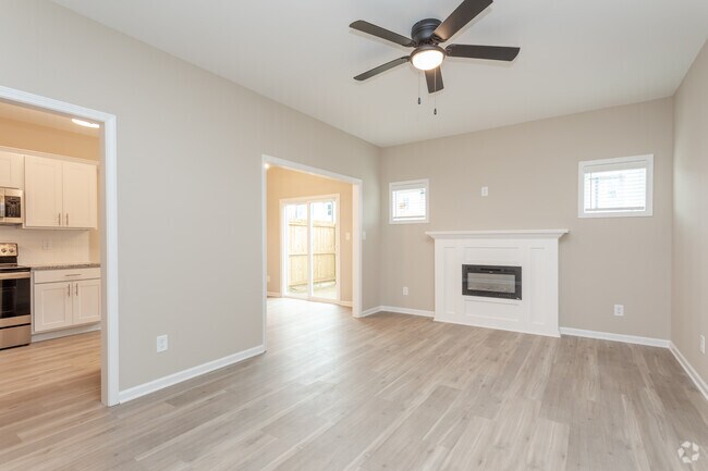 3BR , 2,5BA - 1566SF - Sala de estar - Kingsley Park Townhomes