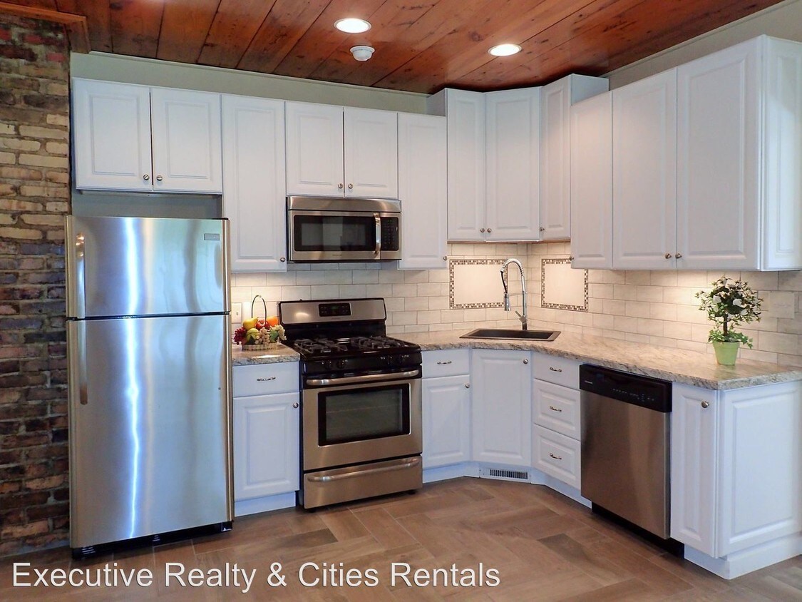 Primary Photo - 2 br, 1 bath House - 6061 Sunwood Dr NW