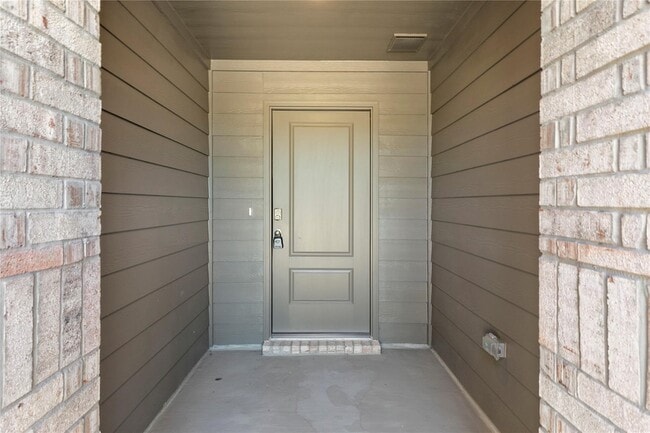 Building Photo - 317 Bent Oak Dr