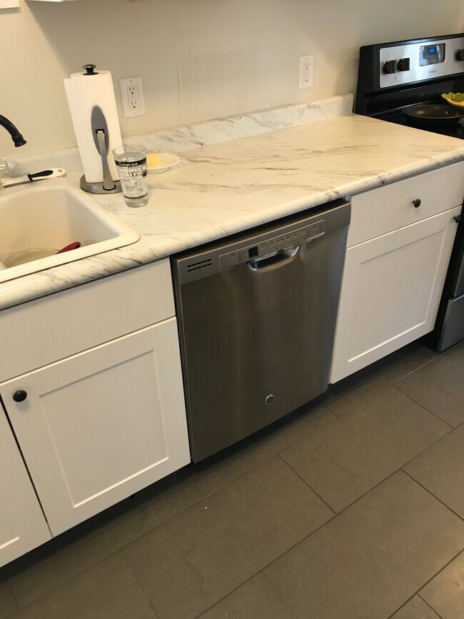 Kitchen - 1827 Pleasant St