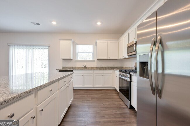 Building Photo - 899 Gelderland Dr
