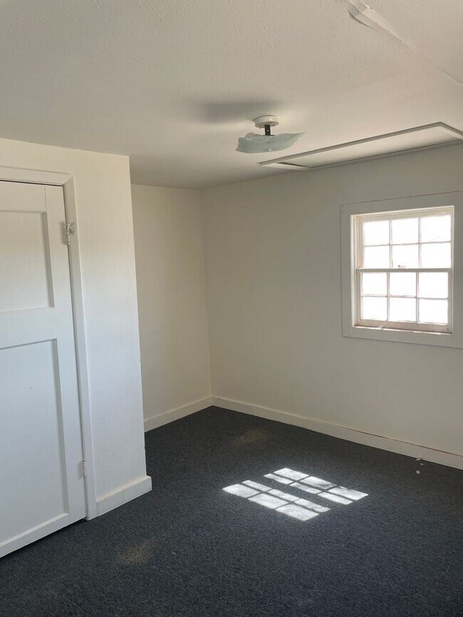 Building Photo - 2 br, 1 bath House - 1815 N Union Ave. (388)