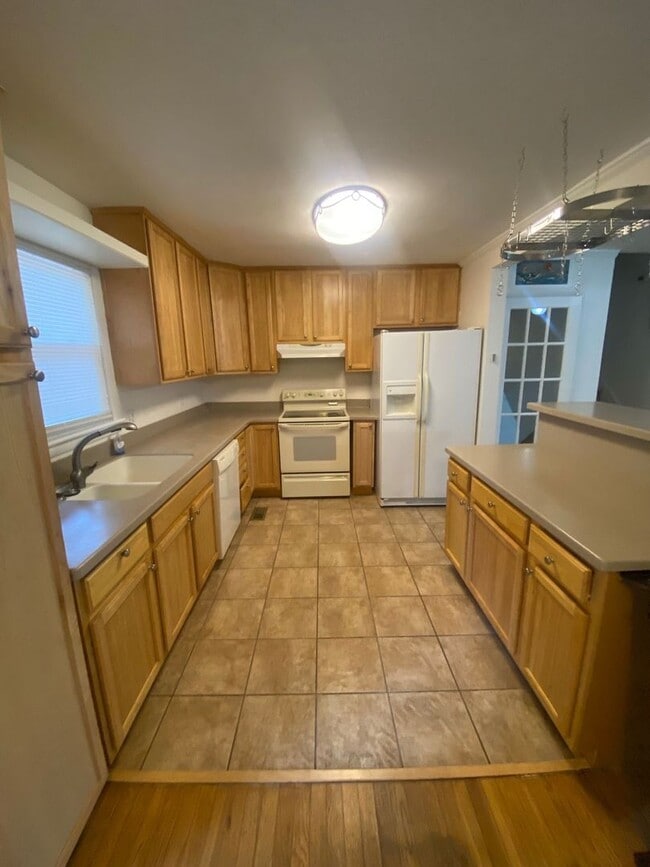 Building Photo - Move In Ready! "ASK ABOUT OUR ZERO-DEPOSIT...