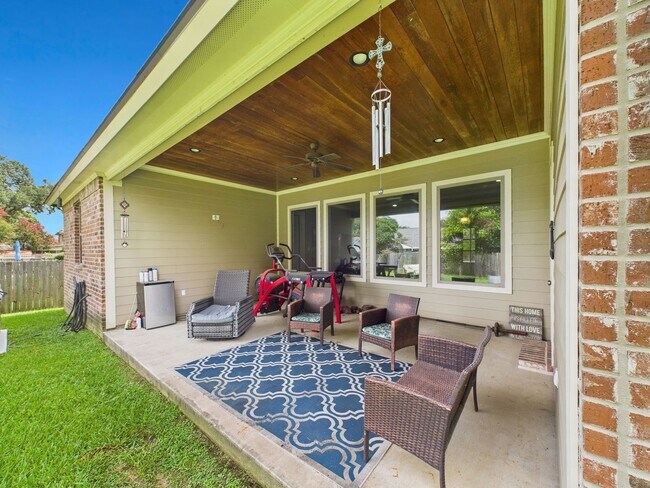 Foto del edificio - Nestled in the desirable Quail Hollow Subdivision