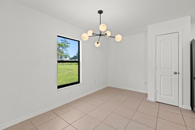 Foto del edificio - 8331 Silverbell Loop