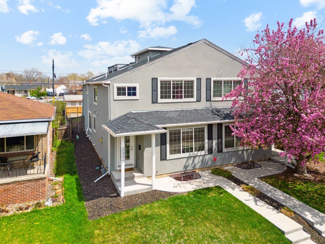 Primary Photo - Modern 3BD Townhome w/ a Rooftop Deck!