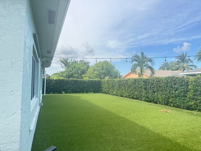 Foto del edificio - 7008 NW 99th Ave