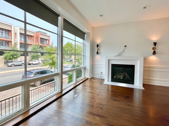 Foto del edificio - 2453 W Irving Park Rd