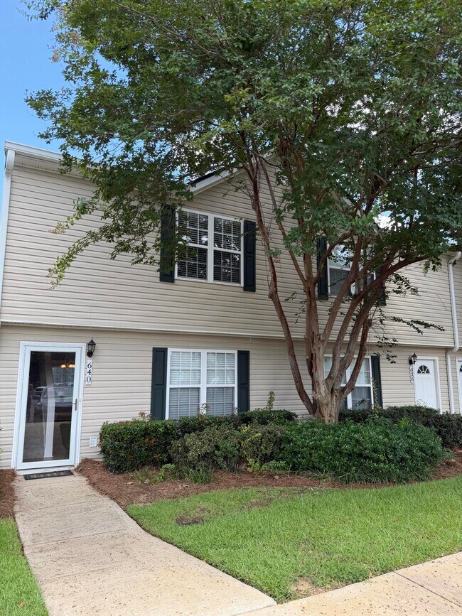 Building Photo - 640 Date Palm Cir