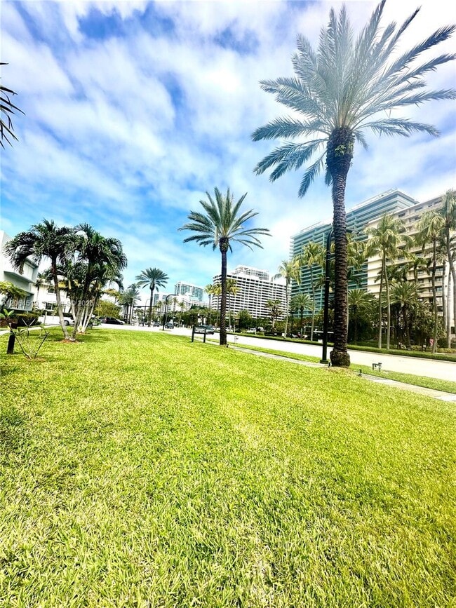 Building Photo - 10178 Collins Ave
