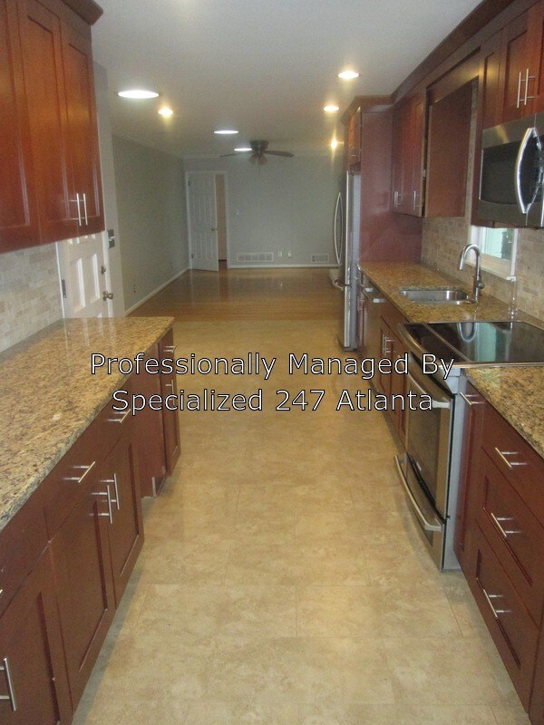 Building Photo - 2321 Annapolis Ct NE