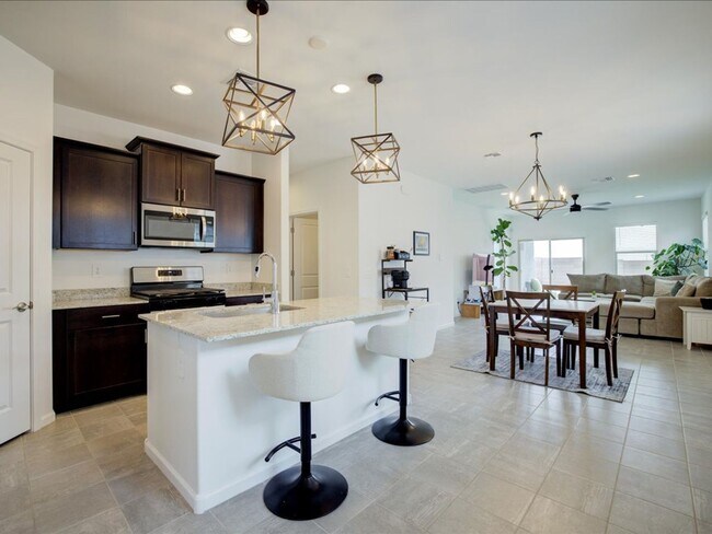 Foto del edificio - Spacious 3-Bedroom Home with Modern Features & Large Backyard!