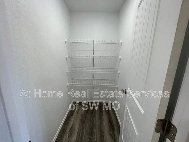 Building Photo - 653 S Southgate Dr