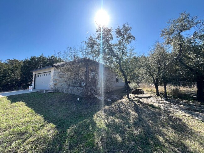 Building Photo - Single story 3 bed 2 bath custom home on a...