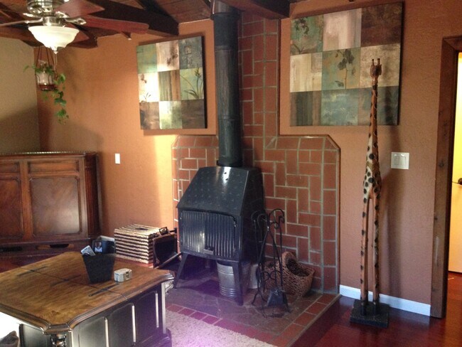 Building Photo - 21497 Madrone Dr
