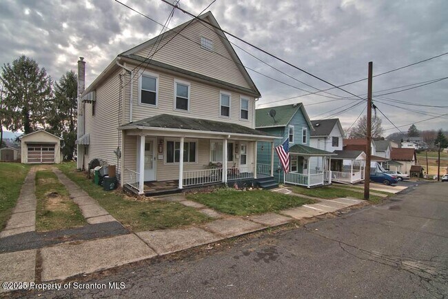 Building Photo - 19 W Bergh St