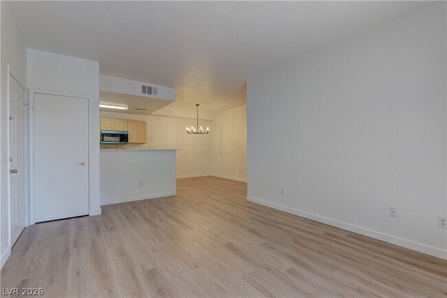 Building Photo - 8250 N Grand Canyon Dr