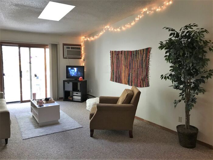 Primary Photo - 1136 N Dubuque St