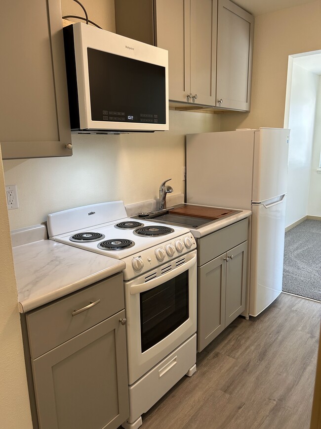 1417-3 Kitchen - Paramount Grafton Apartments