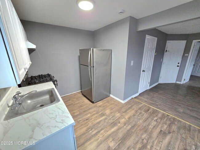 Foto del edificio - 152 Long Branch Ave