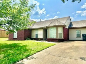Building Photo - 7759 Parkwood Cove