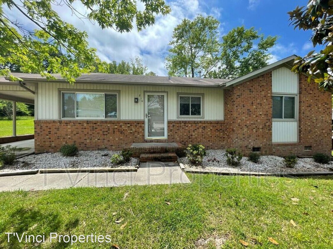 Primary Photo - 3 br, 1.5 bath House - 810 Parliament St.