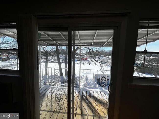 Building Photo - 91 Oak St