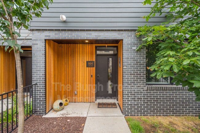 Building Photo - 164 56th St
