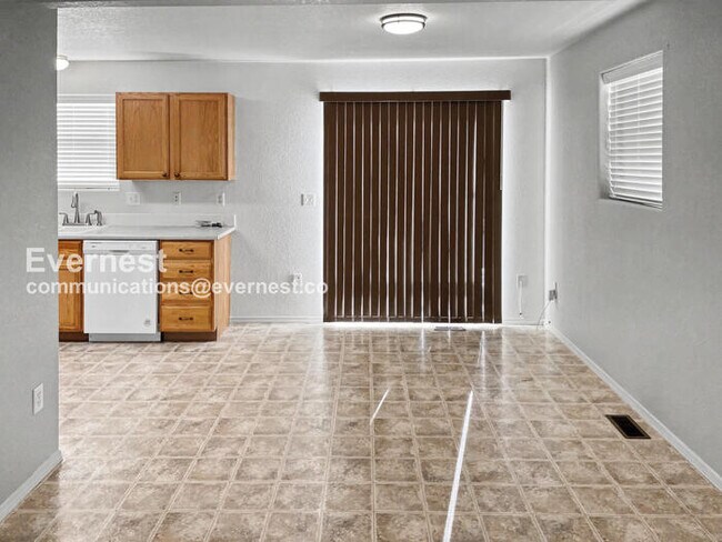 Foto del edificio - 3 Bed/2.5 Bath Home with Garage / Available Soon!