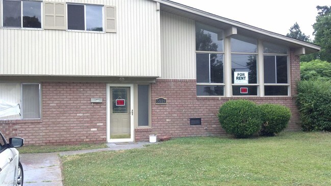 Building Photo - 5521 Bayberry Dr