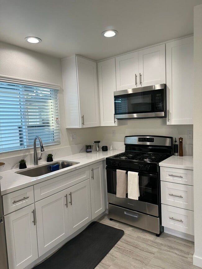 Photo - New Studio in Orange Apartment