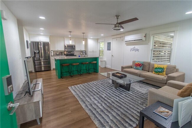 Foto del edificio - 1760 Pine Woods Rd