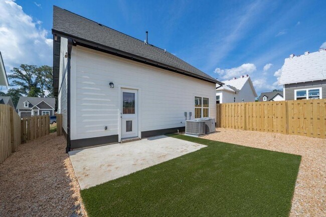 Building Photo - 3 Bedroom Home with Garage PLUS Bonus Loft