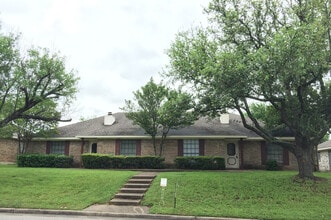 Building Photo - 5714 Wilshire Dr