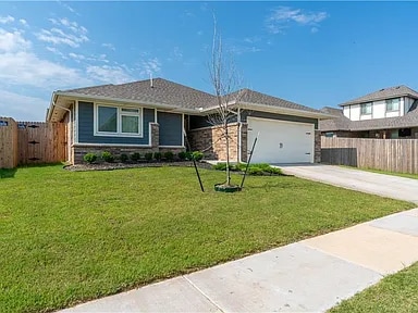 Photo - 12916 SW 6th St (Yukon, OK)
