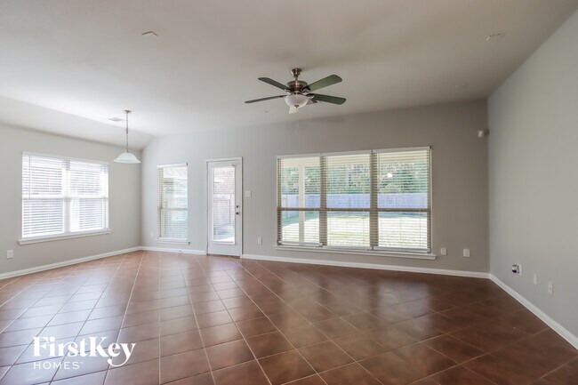 Foto del edificio - 240 Country Crossing Cir