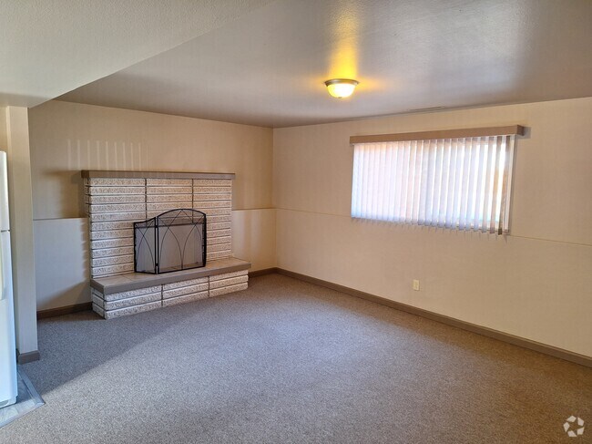 Building Photo - 1204 Fagin Dr