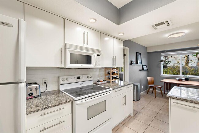 Building Photo - 8914 Sparkling Creek Dr