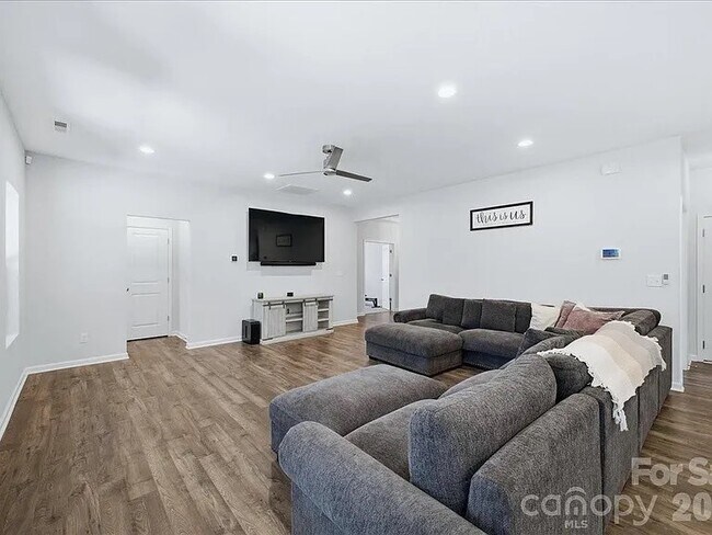 Foto del edificio - Single Family Home