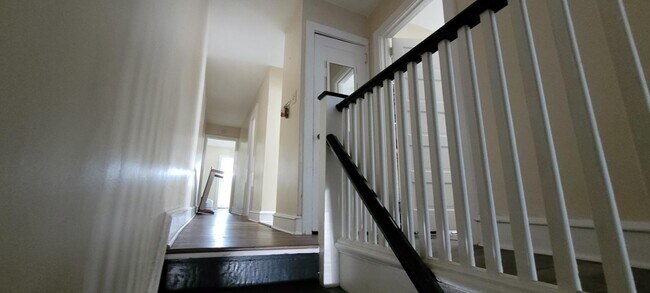 Foto del edificio - 302 Burmont Rd