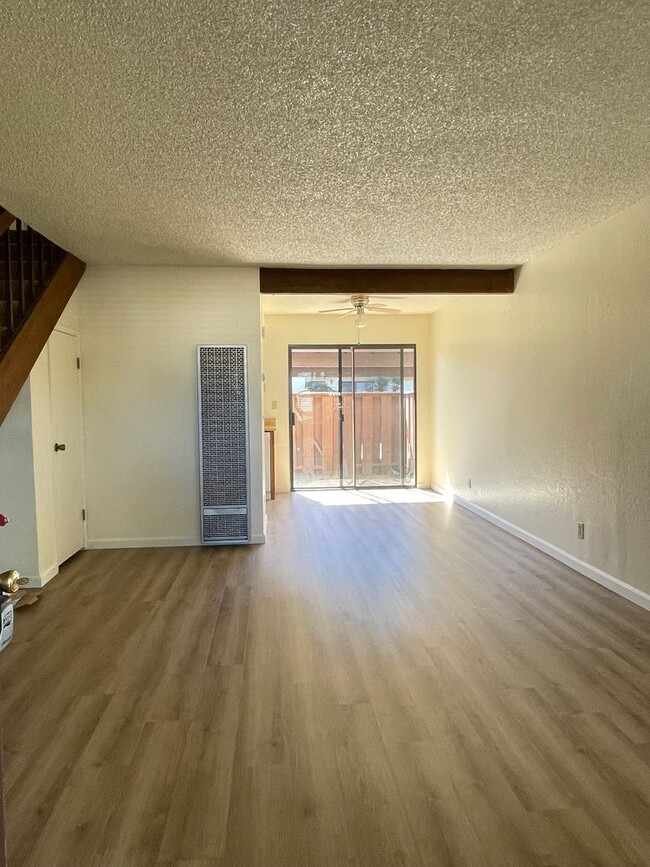 Foto del edificio - Upgraded Walnut Meadows Condo