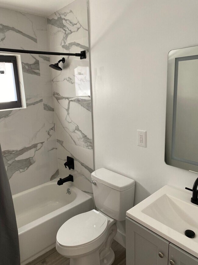 Shared Bathroom - 1413 NE 15th Ave