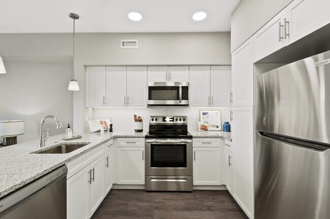 Foto del edificio - Avenida at Centerra 55+ Active Adult Apartment Homes