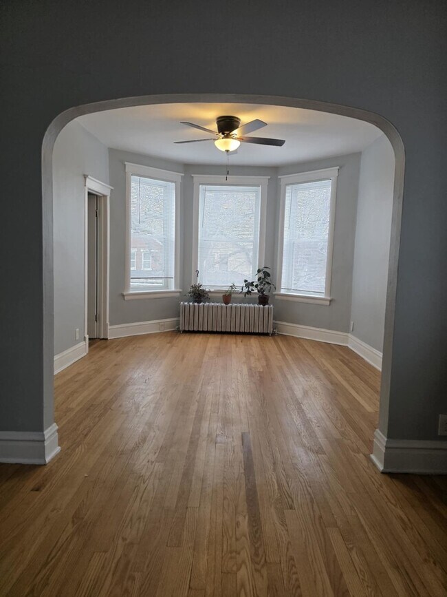 Building Photo - 6946 S Prairie Ave